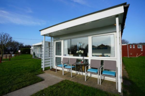 Sea Lavender Holiday Chalet, close to sandy beach